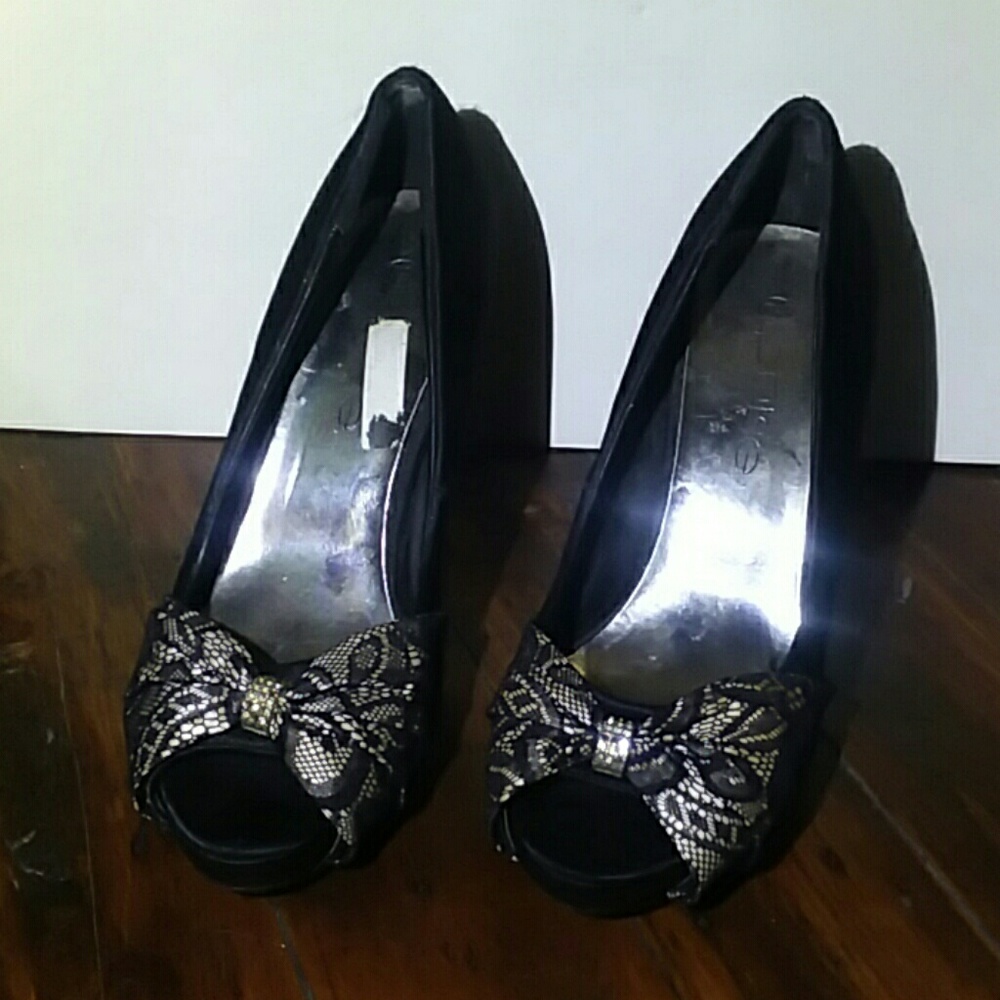 Bow peep toe Heels by Pulse SZ 7.5